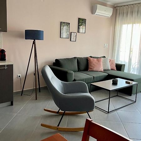 Snappyb - Colours Apartment อเล็กซานโดรโพลิส ภายนอก รูปภาพ