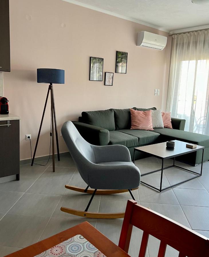 Snappyb - Colours Apartment อเล็กซานโดรโพลิส ภายนอก รูปภาพ